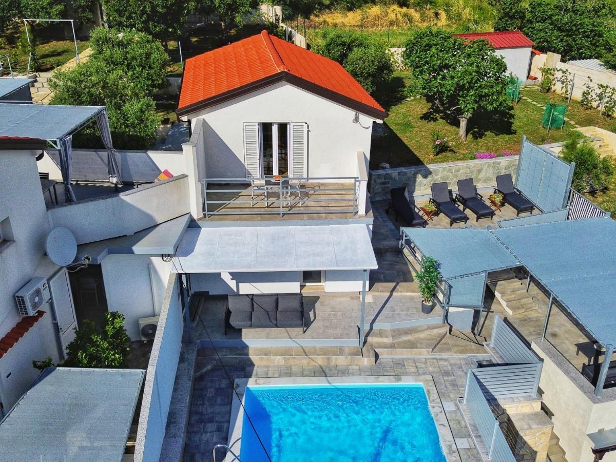 Villa Carmen Draga Bascanska Экстерьер фото
